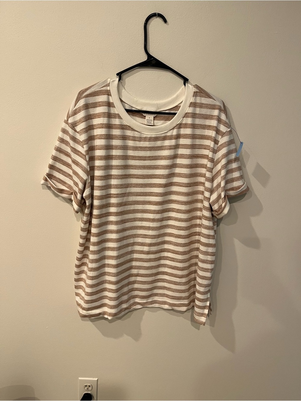 Like New Women’s Knit Striped Shirt w/Cuffed Short Sleeves - Taupe & White Sz XL